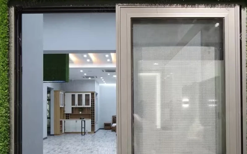 Customisable aluminium sliding window